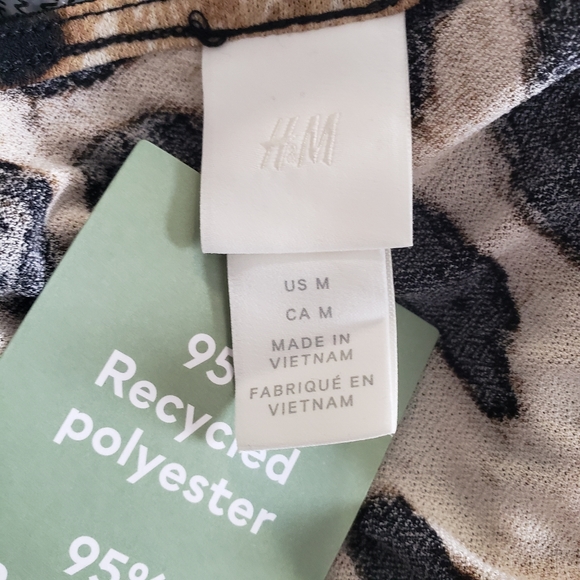 H&M asymmetric neck long sleeve top size M animal - Picture 5 of 5